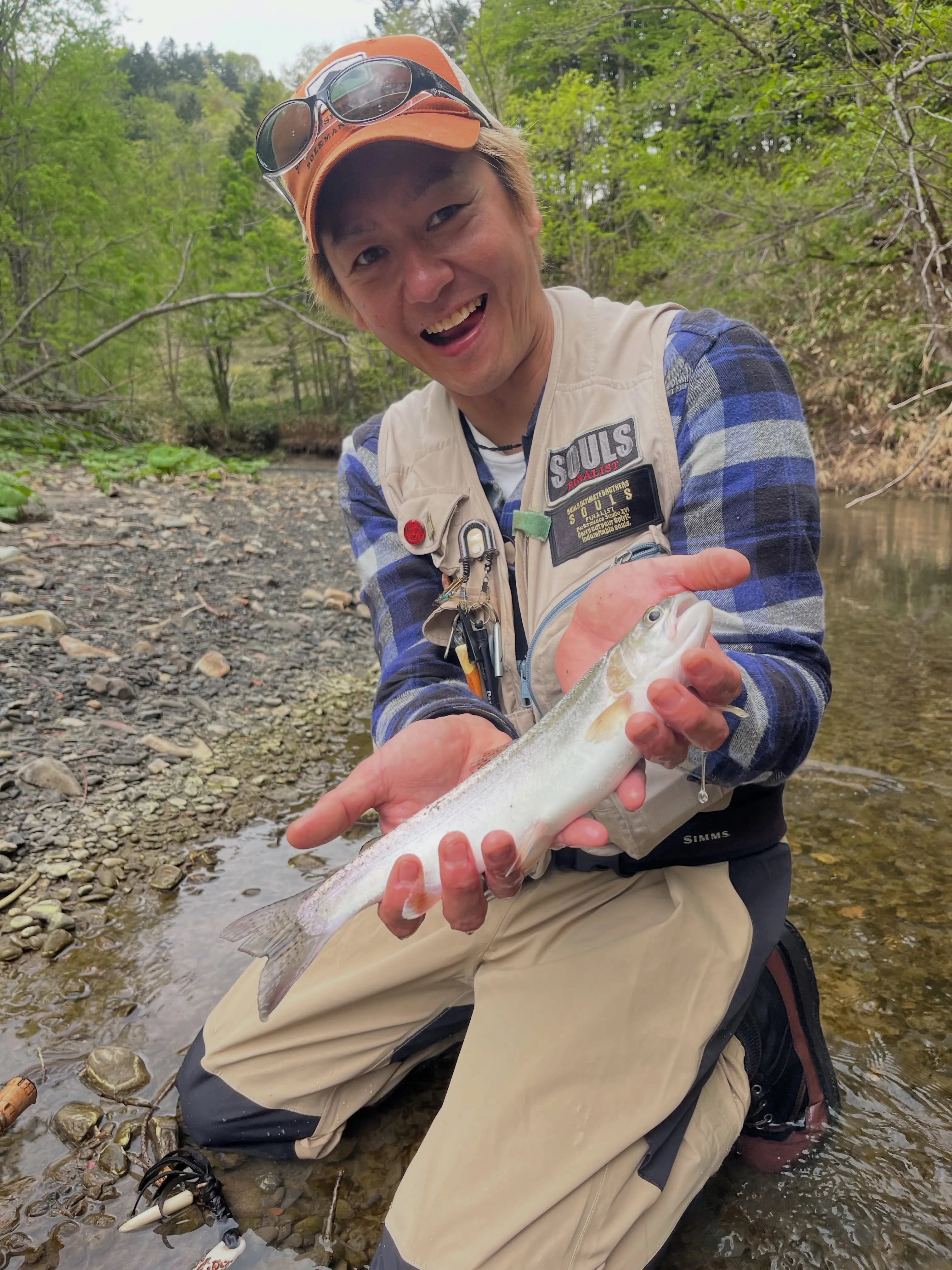 ネットの中で静かに呼吸する魚を、 