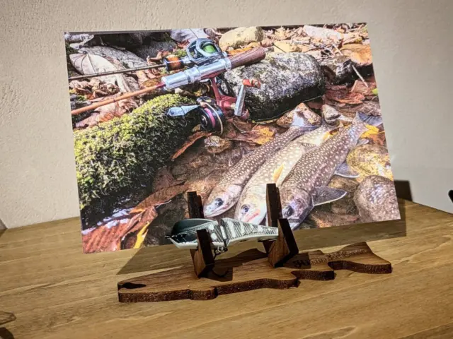 ショップ限定のルアースタンドが完成しました！

写真も一緒に飾れるウッド製のスタンド。

メモリアルな思い出に浸れるアイテムとなってます😌

※ウッド製品のため、色味や質感などすべて異なる一点物となります。

【ショップ住所】
北海道勇払郡厚真町幌内959-9

是非お待ちしてます！

#釣具屋 #ゲストハウス #トラウトフィッシング #渓流釣り #北海道 #厚真町